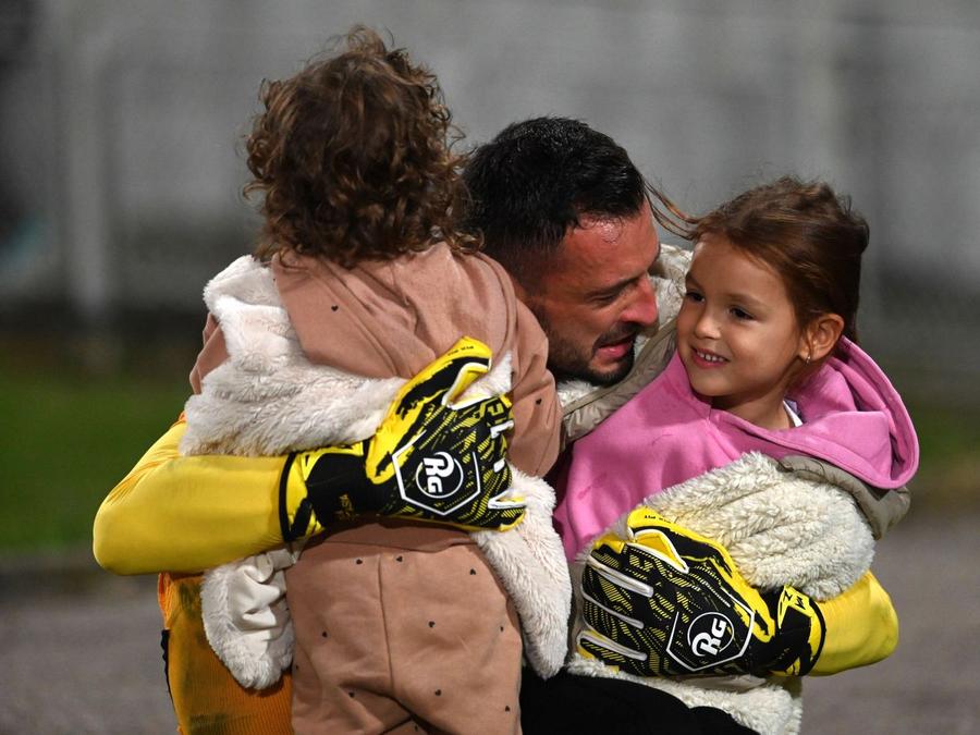 Cătălin Straton alături de fetițele sale FOTO Imago FC Voluntari a încercat aducerea unui jucător trecut pe la FCSB, Rapid și Dinamo