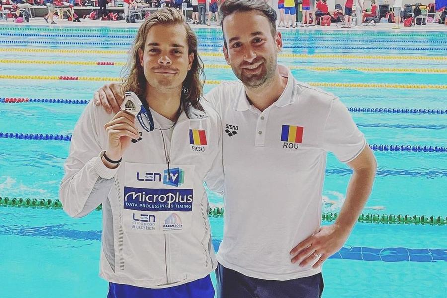 Robert Glință alături de antrenorul lui, Luka Garilo (foto: Instagram/lukagabrilo) Luka Gabrilo, antrenorul lui Robert Glință, uluit de David Popovici: „Forma corpului său nu e a unui om, ci a unui delfin”