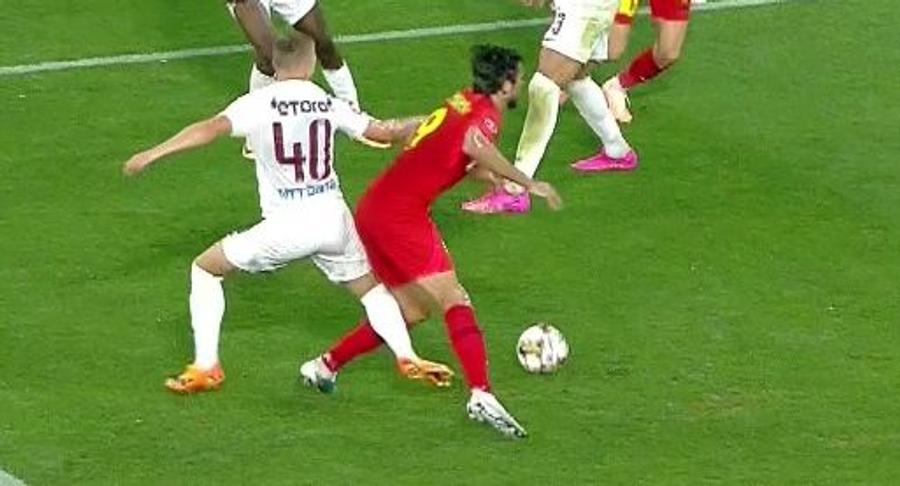 Duelul Cvek - Compagno CFR Cluj acuză, după FC Botoșani - FCSB: „Dacă acolo s-a dat penalty, înseamnă că e și aici”