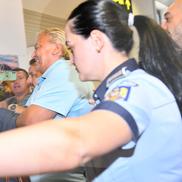 Sosire Dănuț Lupu. Fostul internațional a fost preluat de polițiști pe aeroportul din Otopeni (foto: Cristi Preda/GSP)