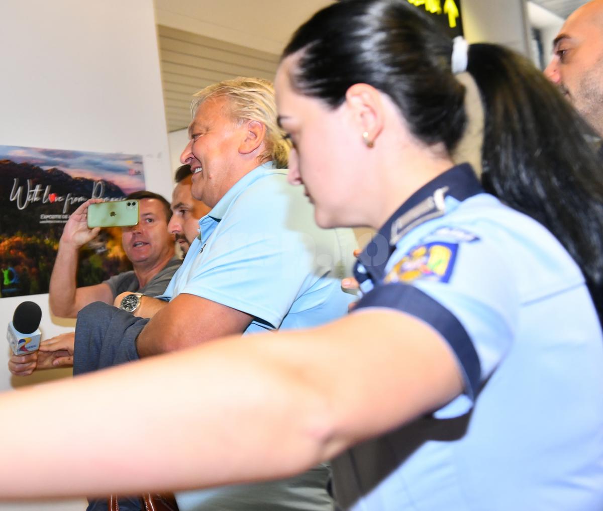 Sosire Dănuț Lupu. Fostul internațional a fost preluat de polițiști pe aeroportul din Otopeni