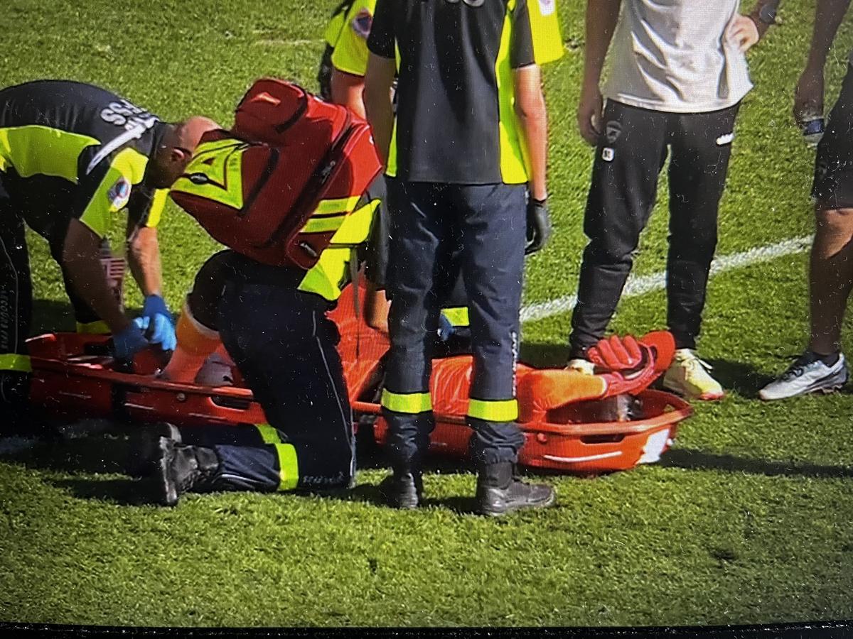 A venit verdictul » Ce se întâmplă cu partida din Ligue 1, suspendată după ce o petardă a explodat lângă portarul lui Clermont + Ce sancțiune au primit gazdele