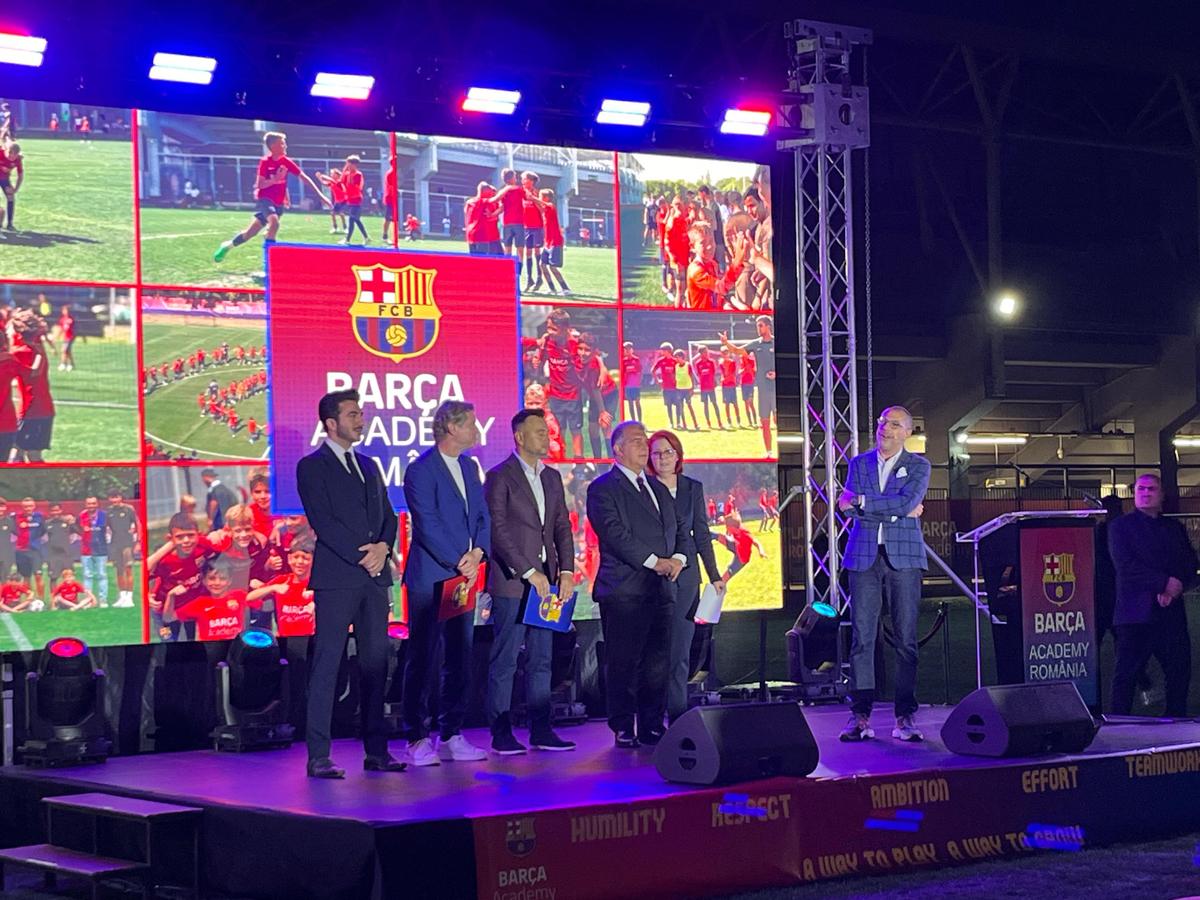 Gică Popescu a replicat tăios, după ce el și Hagi n-au fost invitați la inaugurarea academiei Barcelonei la București: „S-au înșelat! Ne vedem azi la Parlament”