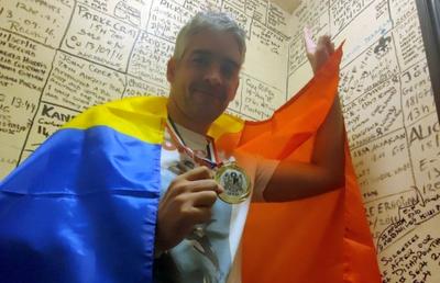 Românul Bogdan Zurbagiu a străbătut Canalul Mânecii, considerat Everestul înotătorilor de cursă lungă