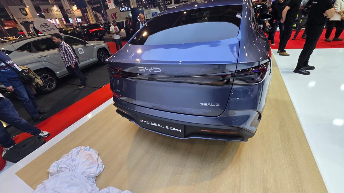 BYD a prezentat la Salonul Auto București modelele din noua generație » Ce este inovatorul sistem hibrid DM-i și cât costă