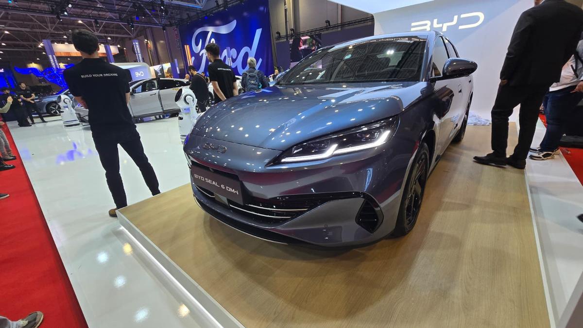 BYD a prezentat la Salonul Auto București modelele din noua generație » Ce este inovatorul sistem hibrid DM-i și cât costă