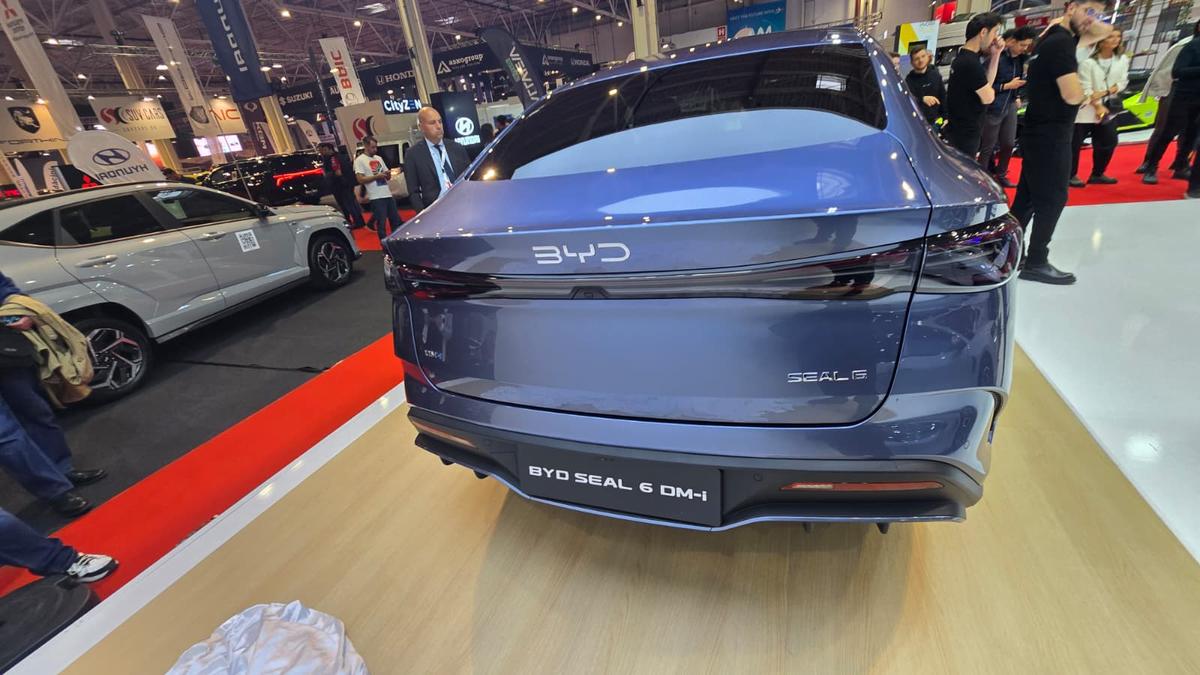 BYD a prezentat la Salonul Auto București modelele din noua generație » Ce este inovatorul sistem hibrid DM-i și cât costă