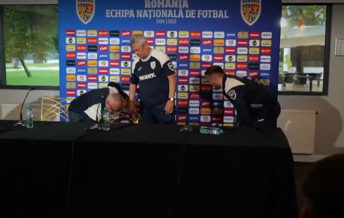 3 momente tensionate cu Mircea Lucescu în conferință » Cât pe ce să cadă, a vrut să încheie prematur, la final provocator: „Știți de ce fac asta?”