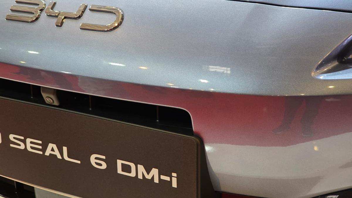 BYD a prezentat la Salonul Auto București modelele din noua generație » Ce este inovatorul sistem hibrid DM-i și cât costă