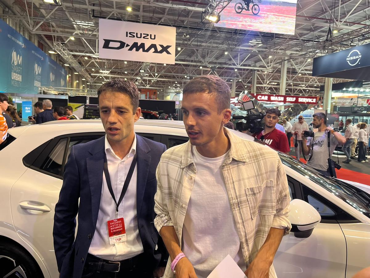 FCSB, în frunte cu Reghecampf, la Salonul Auto București » „Eu sunt cel mai bun șofer! Dacă luăm titlul...”
