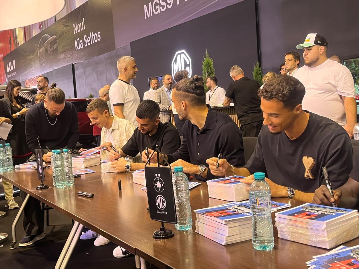 FCSB, în frunte cu Reghecampf, la Salonul Auto București » „Eu sunt cel mai bun șofer! Dacă luăm titlul...”