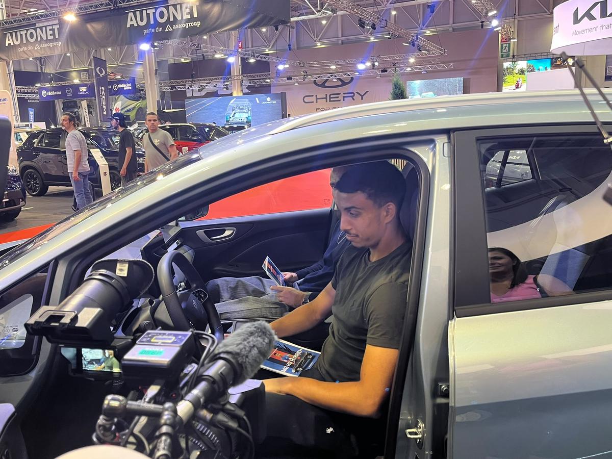 FCSB, în frunte cu Reghecampf, la Salonul Auto București » „Eu sunt cel mai bun șofer! Dacă luăm titlul...”