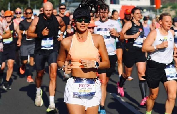A trișat în finalul cursei și a pierdut contractul de sponsorizare! Surprinsă în timp ce o comitea