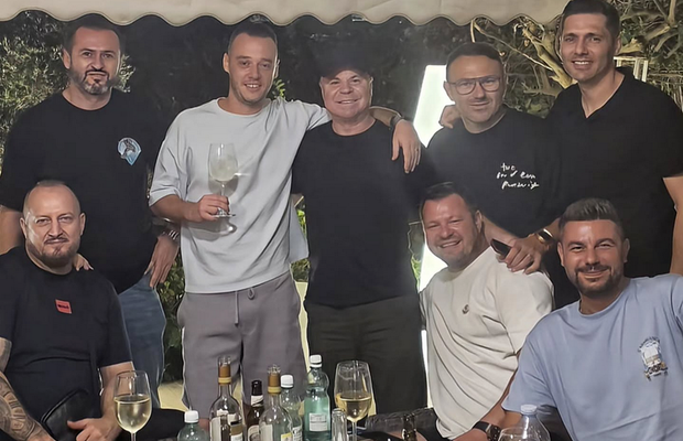 Rușini stropite cu vin » Șefii și selecționerul României, party cu alcool acasă la Nicu Gheară, în Ibiza. Când vine demiterea