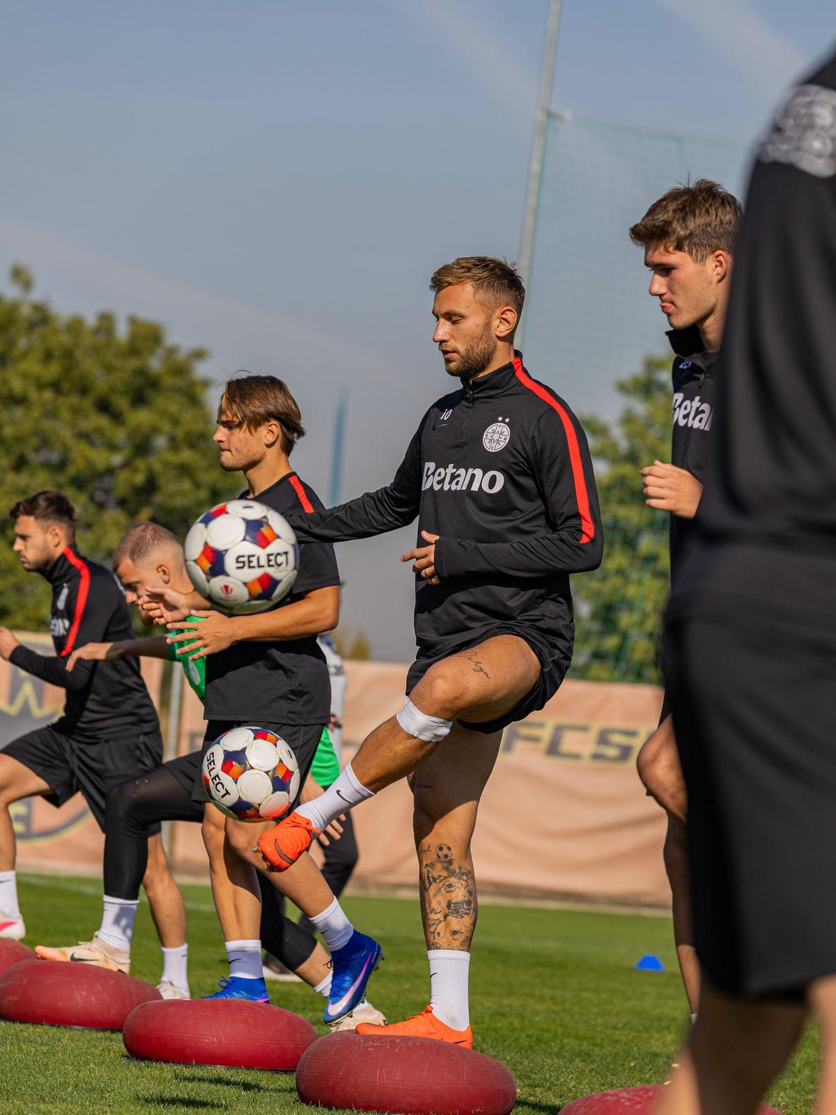 Denis Drăguș a revenit la antrenamente! » Ce plan are FCSB cu el și când ar putea juca din nou