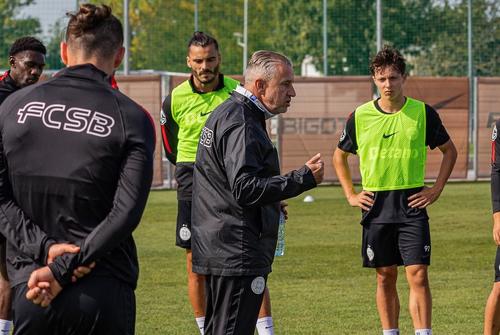 Laurențiu Reghecampf speră să schimbe fața celor de la FCSB