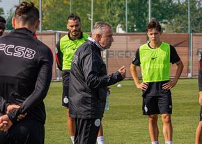 Dublul campion cu FCSB, despre ce se întâmplă în vestiarul roș-albaștrilor: „Reghecampf știe asta”
