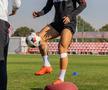 Denis Drăguș a revenit la antrenamentele FCSB-ului // FOTO: facebook.com/FCSBOfficial