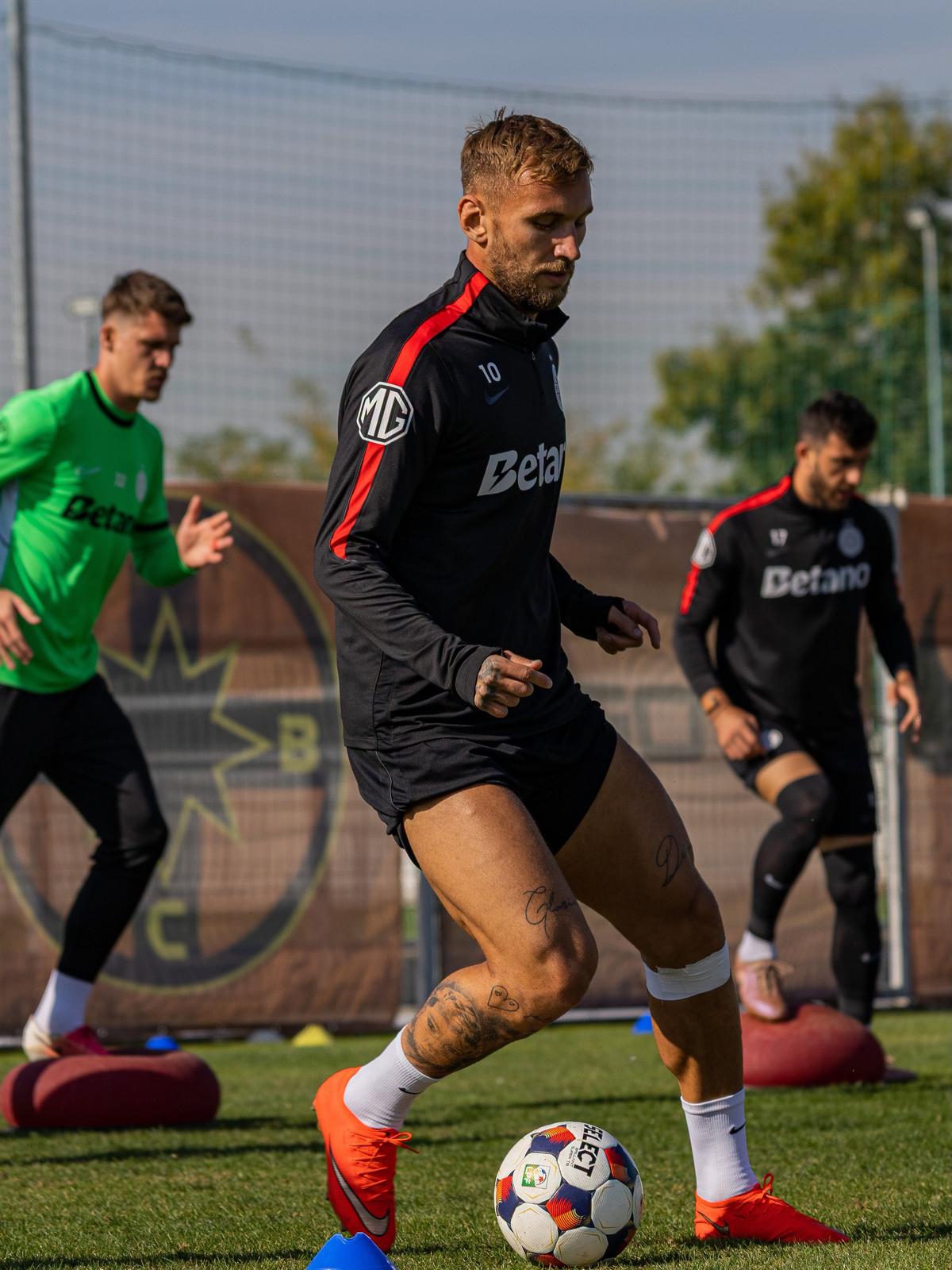 Denis Drăguș a revenit la antrenamente! » Ce plan are FCSB cu el și când ar putea juca din nou