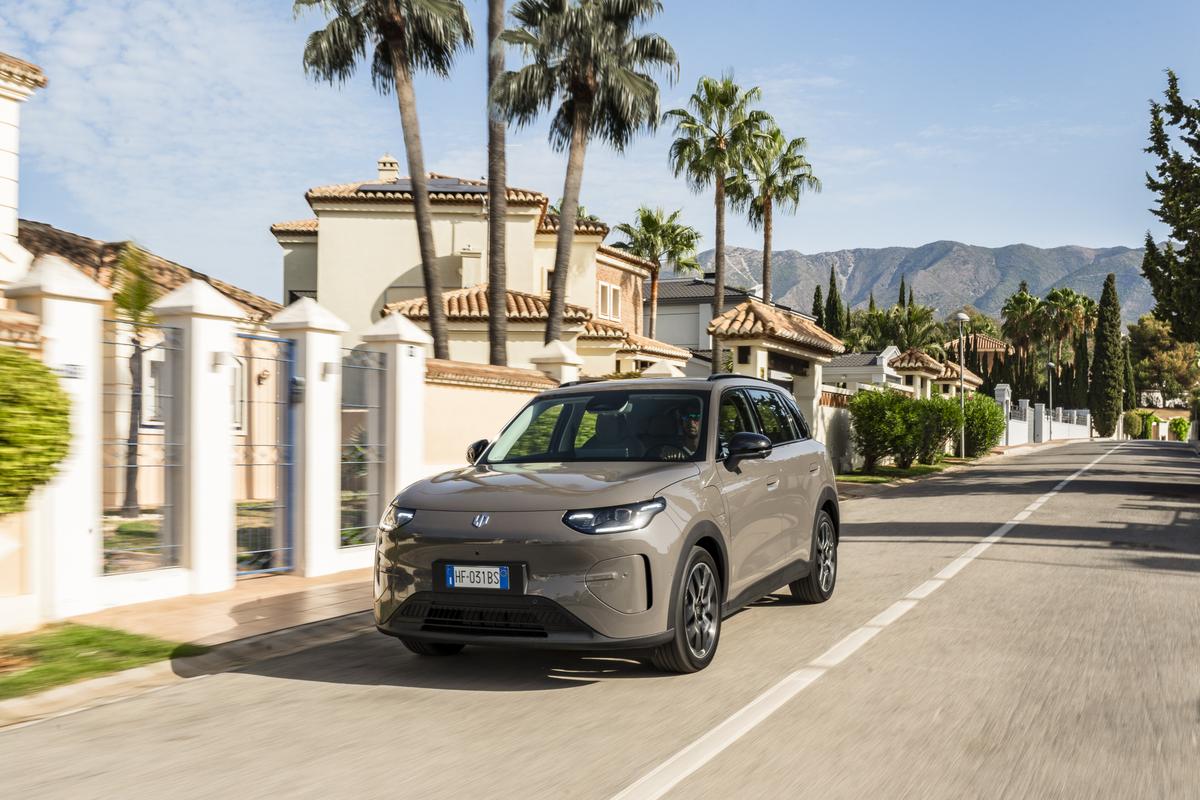 Surpriza chinezilor de la Salonul Auto București » Un nou model electric a intrat oficial pe piața din România