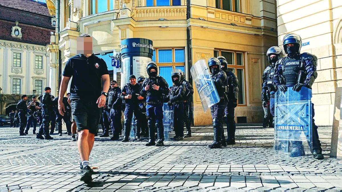„Chemați întăriri!” » Incidente grave în Sibiu, în apropierea a două licee, înainte de Poli Timișoara - Steaua