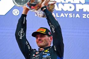Răspunsul arogant al lui Max Verstappen când a fost întrebat dacă a luat în calcul o mutare la Ferrari: „Să mă lupt cel mult pentru locul 5 sau 6”