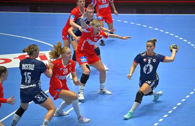 Vedeta echipei este OUT înainte de CSM București - Team Esbjerg, după o accidentare bizară