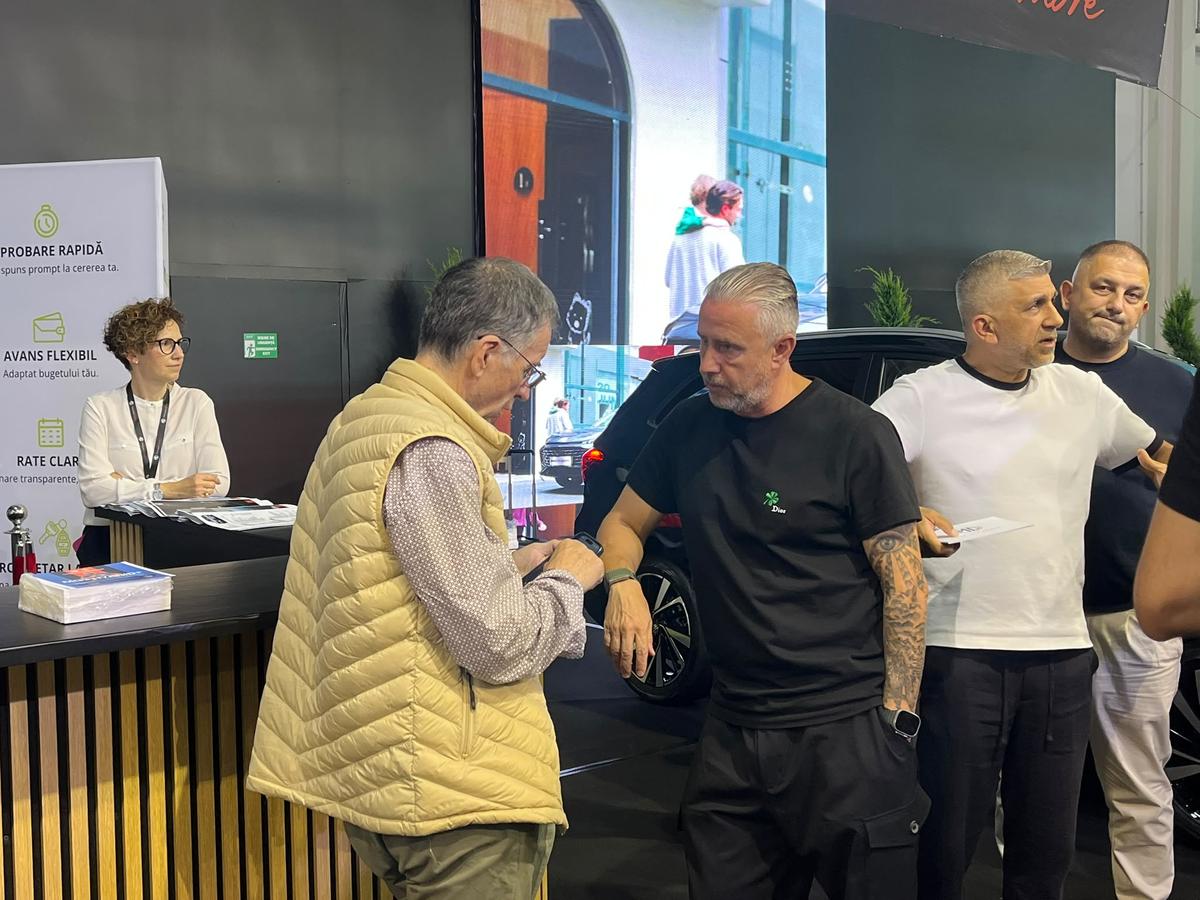 FCSB, în frunte cu Reghecampf, la Salonul Auto București » „Eu sunt cel mai bun șofer! Dacă luăm titlul...”