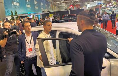 FCSB, în frunte cu Reghecampf, la Salonul Auto București » „Eu sunt cel mai bun șofer! Dacă luăm titlul...”