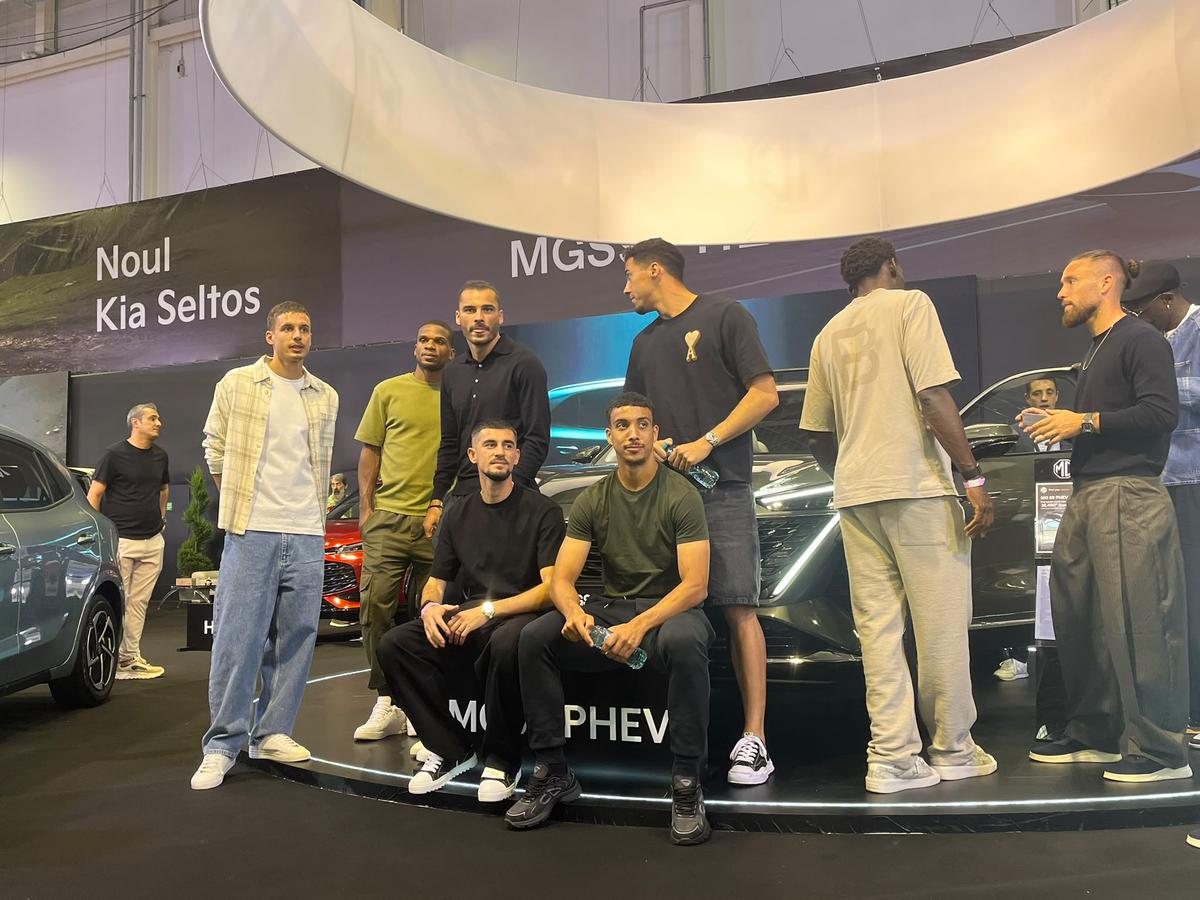 FCSB, în frunte cu Reghecampf, la Salonul Auto București » „Eu sunt cel mai bun șofer! Dacă luăm titlul...”