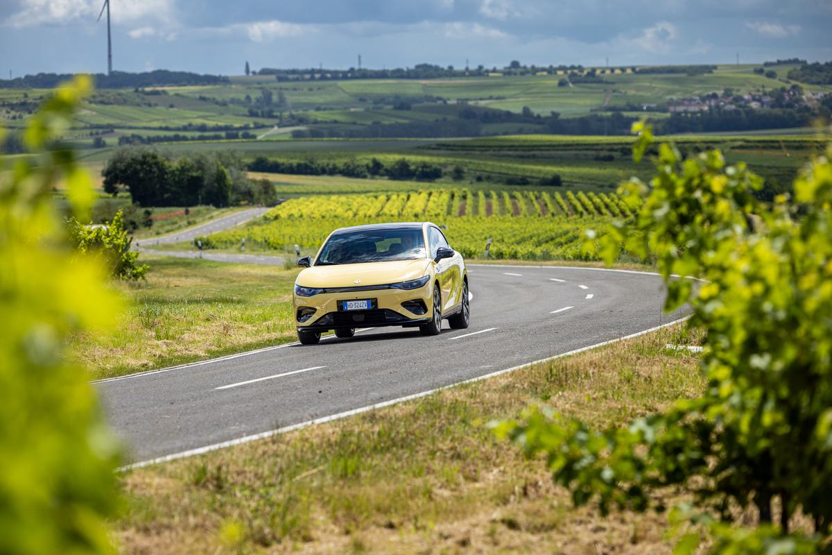 O nouă mașină își face debutul în România » Costă sub 30.000 de euro și a fost prezentată la Salonul Auto București