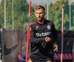 Denis Drăguș a revenit la antrenamentele FCSB-ului // FOTO: facebook.com/FCSBOfficial