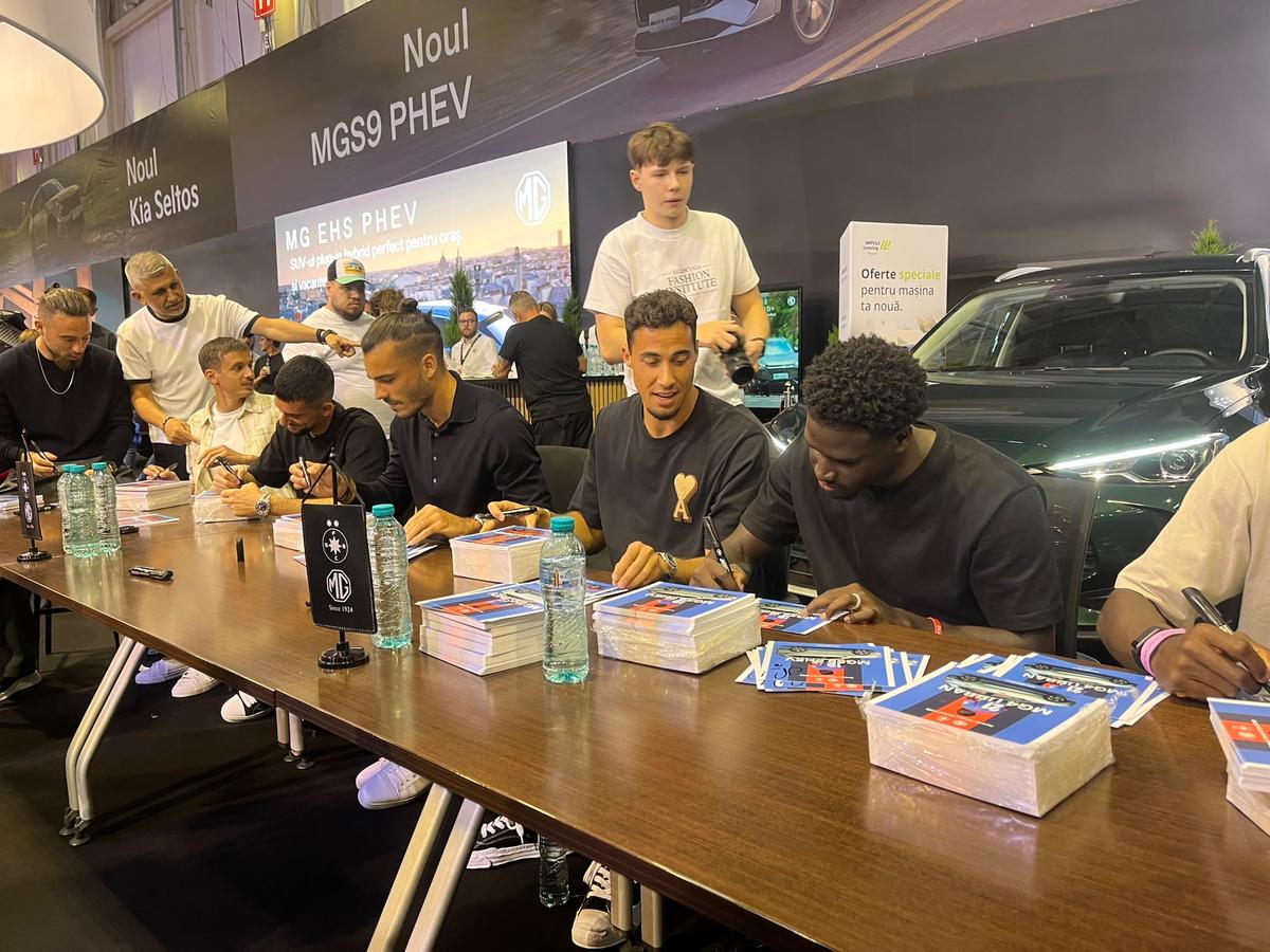 FCSB, în frunte cu Reghecampf, la Salonul Auto București » „Eu sunt cel mai bun șofer! Dacă luăm titlul...”