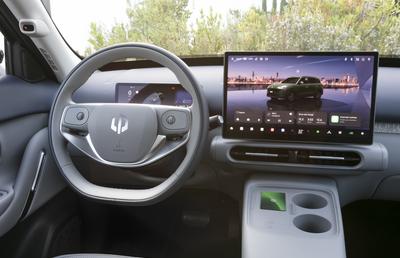 Surpriza chinezilor de la Salonul Auto București » Un nou model electric a intrat oficial pe piața din România