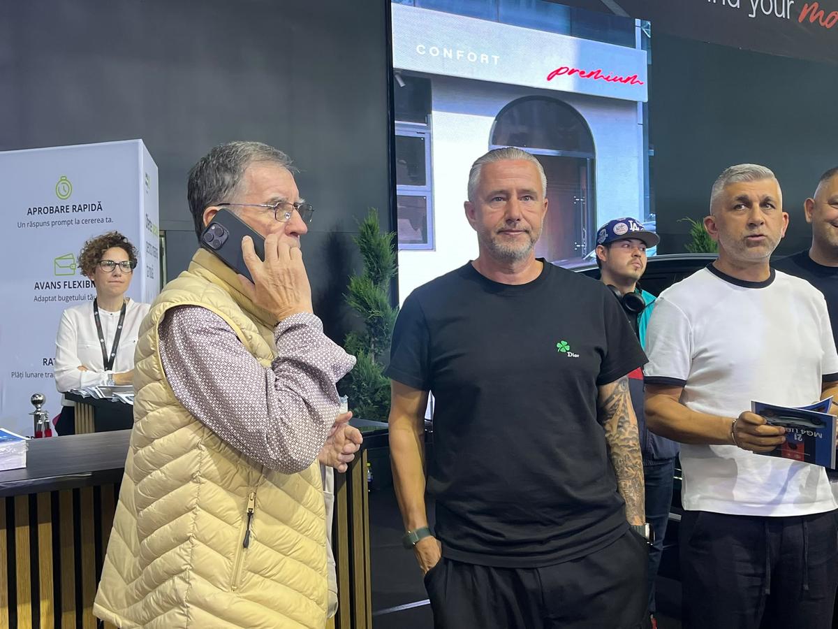FCSB, în frunte cu Reghecampf, la Salonul Auto București » „Eu sunt cel mai bun șofer! Dacă luăm titlul...”