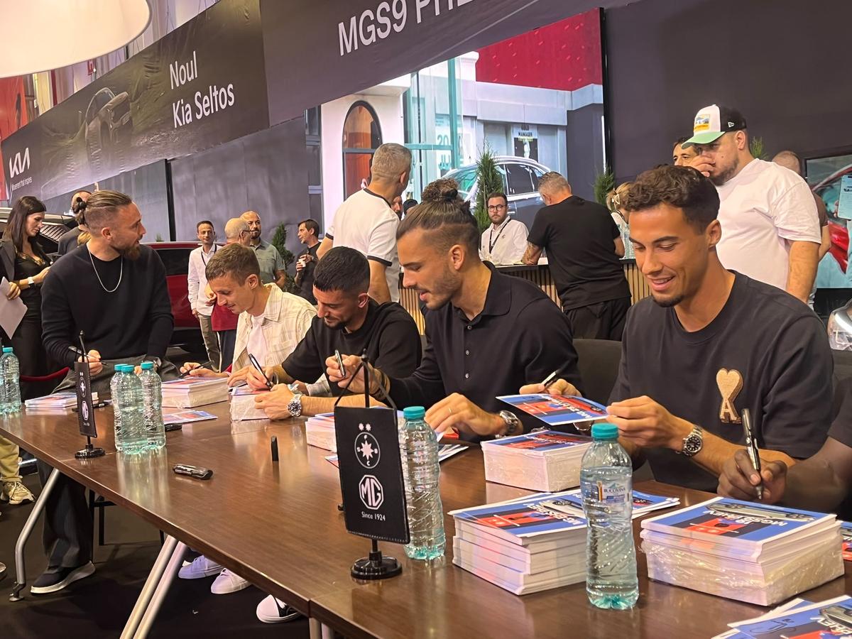 FCSB, în frunte cu Reghecampf, la Salonul Auto București » „Eu sunt cel mai bun șofer! Dacă luăm titlul...”