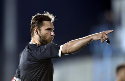 Alexandru Tudor arbitrează competiția Old-Boys la care participă Steaua, Dinamo, Rapid și Concordia Chiajna