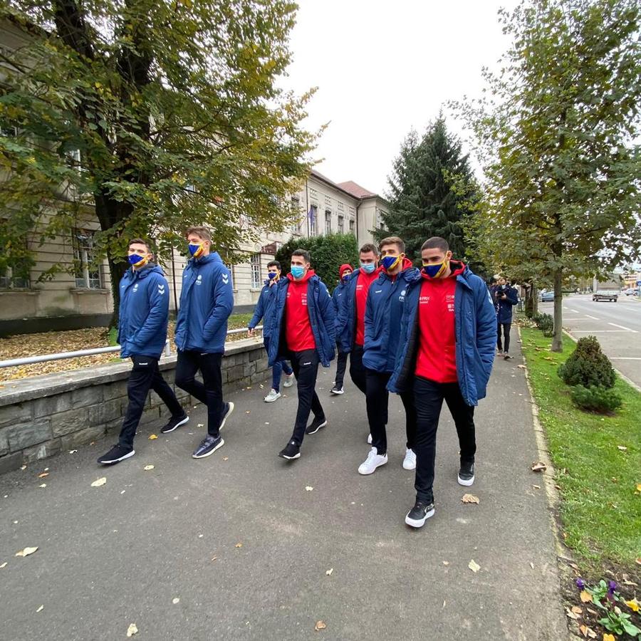 Handbaliștii la o plimbare prin Baia Mare FOTO Sportsnet România joacă un meci crucial pentru calificarea la Euro 2022. Muntenegru e principala contracandidată la locul 2
