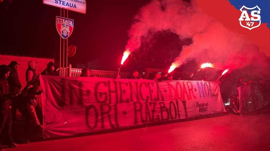 FOTO: https://www.facebook.com/SudSteaua.ro Ultrașii Stelei amenință FCSB: „Alternativa e războiul!”
