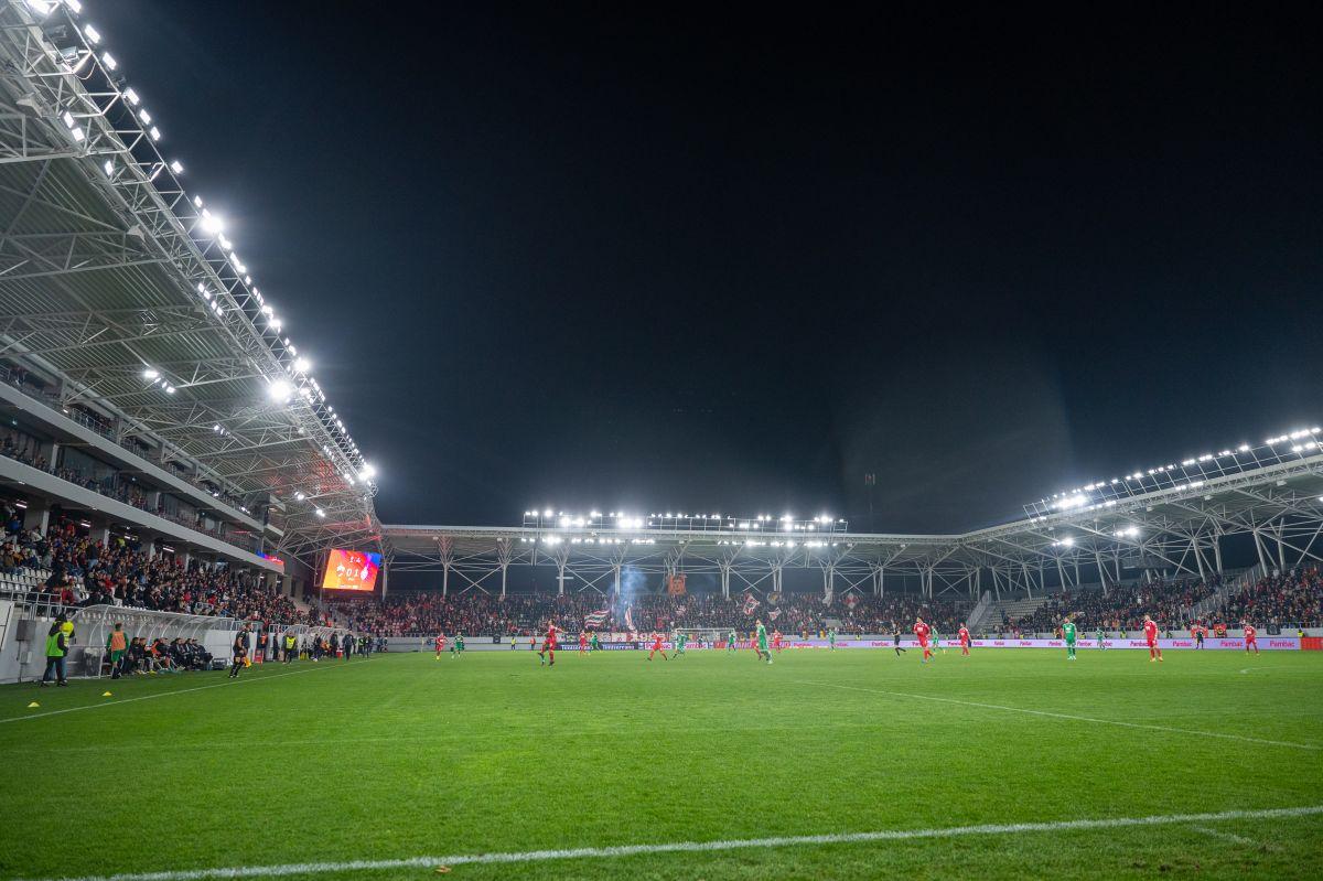 Ultrașii lui Dinamo și-au dat în petic la meciul cu Sepsi » Scandări rasiste și xenofobe + au luat la țintă un adversar