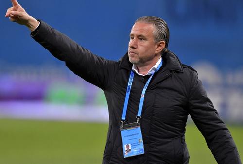 Laurențiu Reghecampf (47 de ani), antrenorul lui Neftchi Baku, a scăpat de pericolul demiterii, reușind să elimine în semifinalele Cupei pe Turan (2-0 pe teren propriu, după 0-1 în tur), ambele goluri fiind marcate în prelungiri, 90+2 și 90+8!