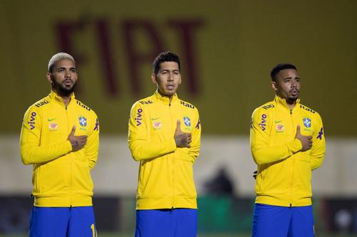 Roberto Firmino (centru) a postat un mesaj pe contul personal de Instagram, la o zi distanță după ce a aflat că nu va juca la Campionatul Mondial din Qatar.
Foto: Imago Images