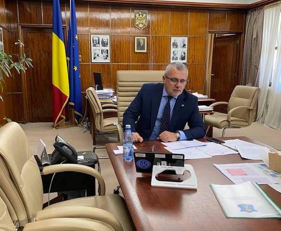 Sorin Constantinescu, în calitate de consilier guvernamental Drama unui bărbat care a pierdut totul într-un cazinou din București și a rămas cu un măr: „Venea cu Rolls, a jucat la ruletă zeci de milioane de euro. Ajunsese să miroasă. Tragic”