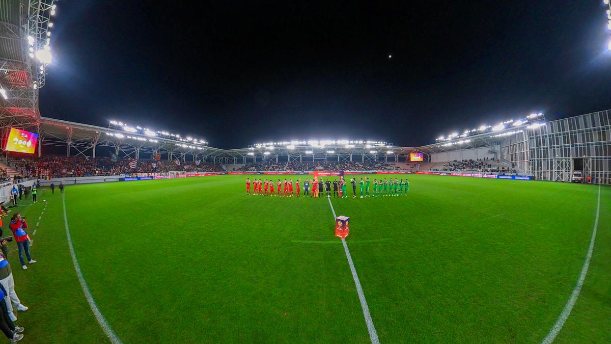 Ultrașii lui Dinamo și-au dat în petic la meciul cu Sepsi » Scandări rasiste și xenofobe + au luat la țintă un adversar
