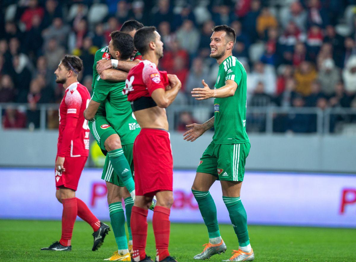 Ultrașii lui Dinamo și-au dat în petic la meciul cu Sepsi » Scandări rasiste și xenofobe + au luat la țintă un adversar