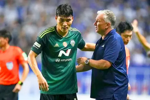 Jeonbuk, formația antrenată de Dan Petrescu, a fost învinsă de Lion City, din Singapore, scor 0-2. Meciul a făcut parte din grupa F a Ligii Campionilor Asiei.
