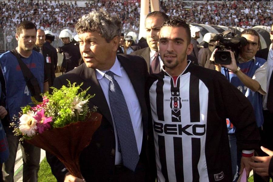 Mircea Lucescu, în 2003, la Istanbul, după ce a cucerit titlul de campion al Turciei cu Beșiktaș Foto: Imago A murit Mircea Lucescu » Maestru al fotbalului, arhitect al tacticii moderne, unul dintre cei mai titrați antrenori din istorie