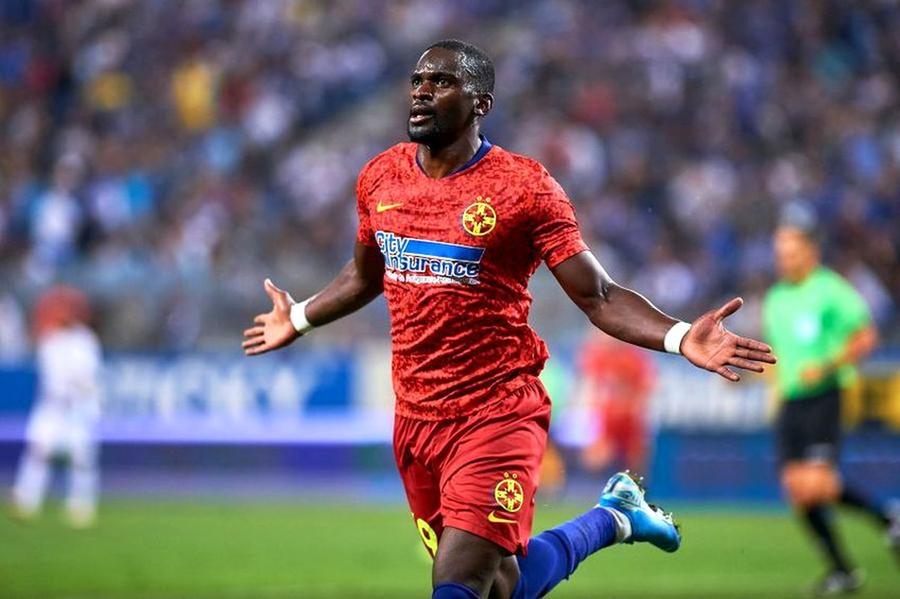 Juvhel Tsoumou, în tricoul lui FCSB Rapid și-a luat atacant! Fostul jucător al lui Gigi Becali a semnat contractul