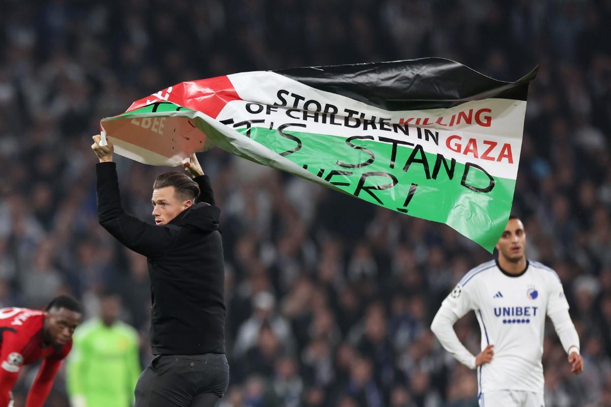 Cine e Roony Bardghji, omul care a răpus-o pe United: e golgeterul echipei la doar 17 ani!