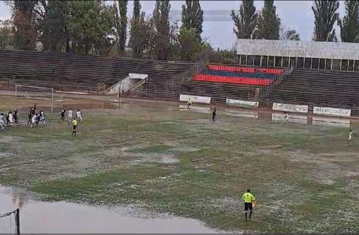 Stadion din Brăila, inundat la meciul cu Râmnicu Sărat